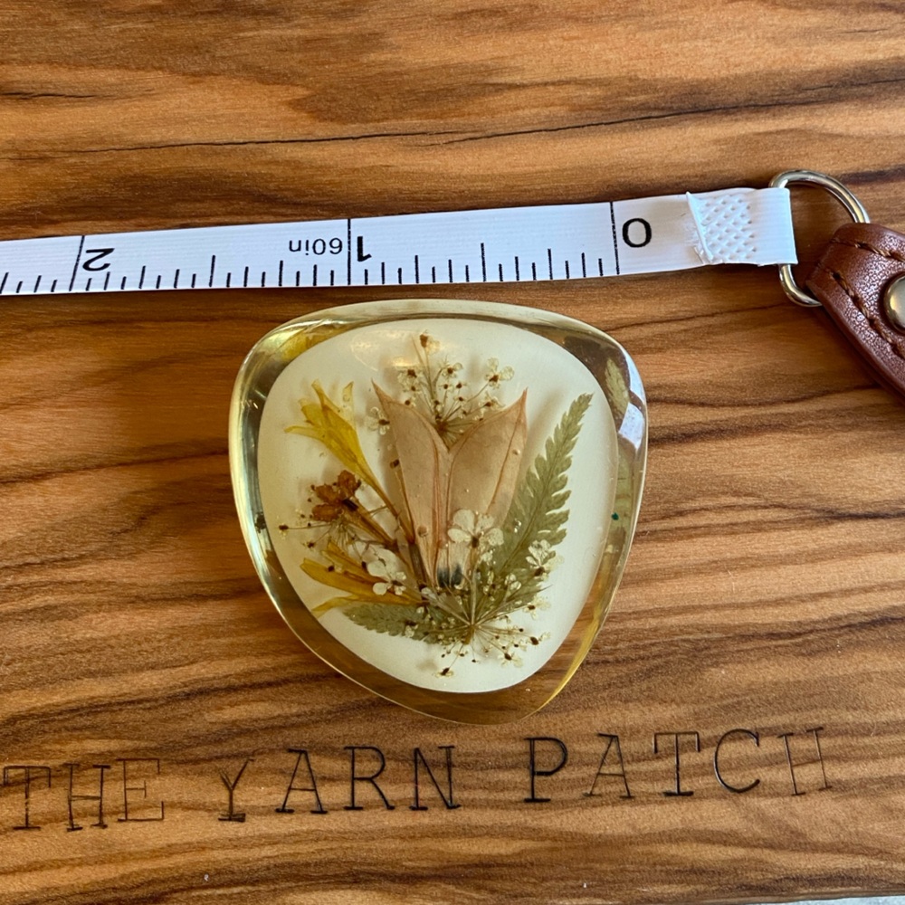 Vintage Pressed Flower Resin Brooch – Made in Canada – 1.25” Floral Pin - Picture 3 of 4